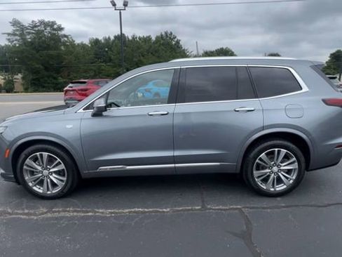 Used 2022 Cadillac XT6 Premium Luxury image 5