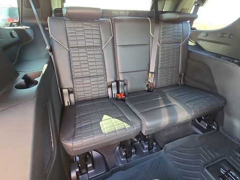 Used 2022 Cadillac Escalade Premium Luxury Platinum image 12