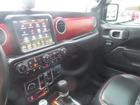 Used 2020 Jeep Gladiator Rubicon AWD/4WD image 38