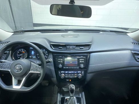 Used 2017 Nissan Rogue SV AWD/4WD image 10