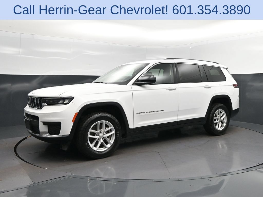 Used 2023 Jeep Grand Cherokee L Laredo RWD image 3