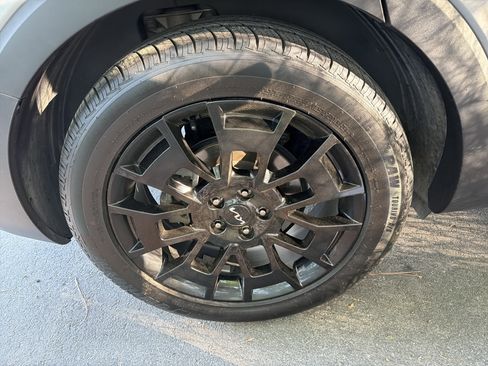 Used 2022 Kia Telluride EX w/ EX Premium Package image 9