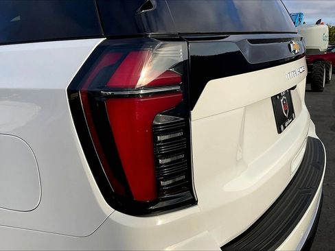 Used 2025 Chevrolet Tahoe LS image 25