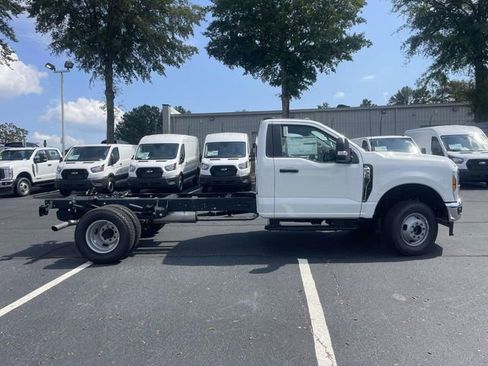 New 2025 Ford F350 XL w/ XL Chrome Package image 2