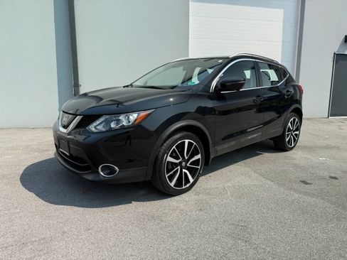 Used 2017 Nissan Rogue Sport SL w/ SL Premium Package AWD/4WD image 2