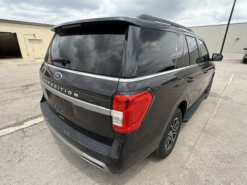 Used 2024 Ford Expedition XLT image 3