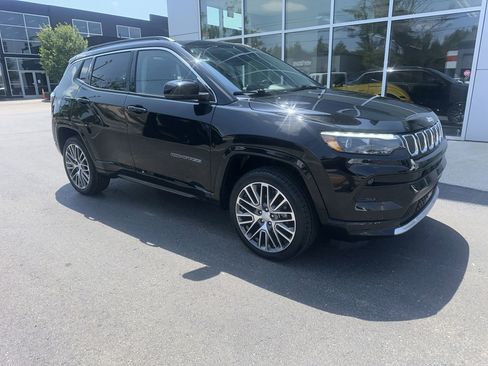 Used 2022 Jeep Compass Limited w/ Elite Group AWD/4WD image 3