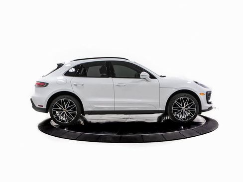 Certified 2024 Porsche Macan image 8