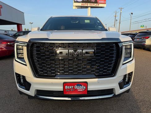 Used 2023 GMC Yukon Denali Ultimate AWD/4WD image 2