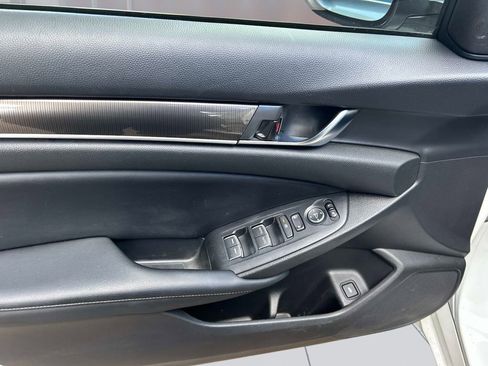 Used 2018 Honda Accord Sport image 17