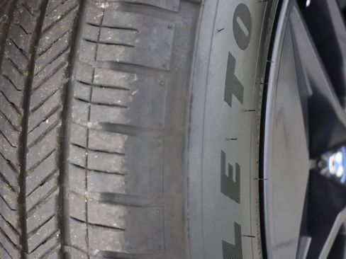 Used 2023 BMW iX xDrive50 w/ Premium Package AWD/4WD image 15