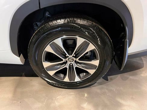 Used 2022 Toyota Highlander XLE image 11