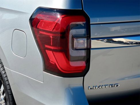 Used 2023 Ford Expedition Limited image 6