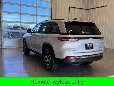 Used 2025 Jeep Grand Cherokee Limited w/ Luxury Tech Group II AWD/4WD image 5