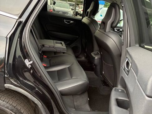 Used 2018 Volvo XC60 T5 Momentum w/ Vision Package AWD/4WD image 24