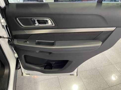 Used 2019 Ford Explorer XLT w/ Equipment Group 202A AWD/4WD image 45