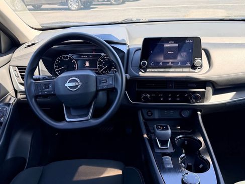 Used 2025 Nissan Rogue S AWD/4WD image 12