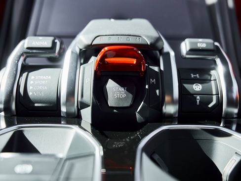 Used 2024 Lamborghini Urus S image 70