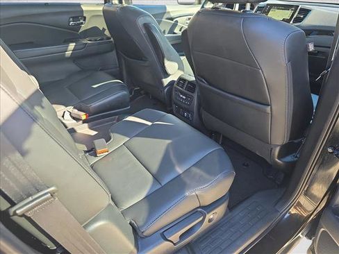 Used 2021 Honda Pilot Touring image 11