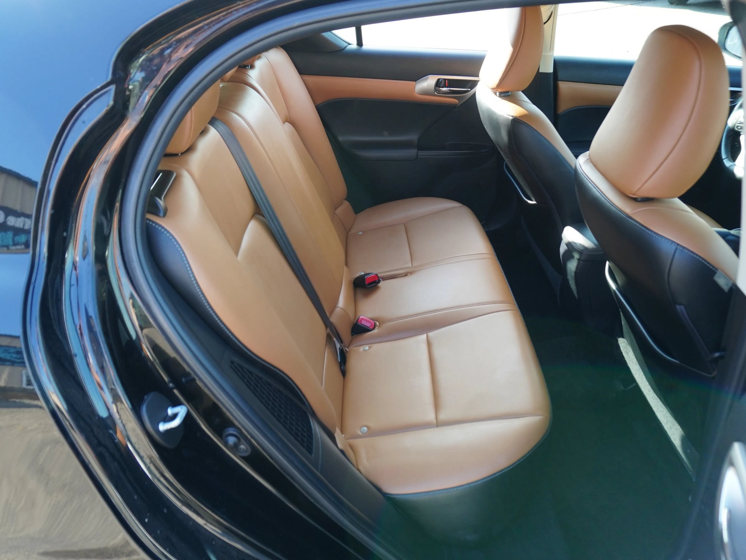 Used 2015 Lexus CT 200h w/ Navigation Package FWD image 32