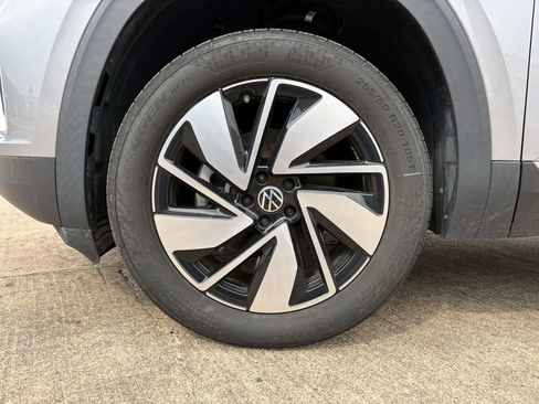 Used 2024 Volkswagen Atlas SEL AWD/4WD image 9