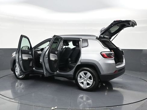 Used 2022 Jeep Compass Latitude FWD image 32