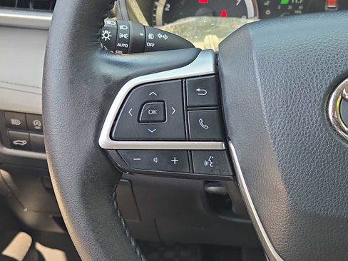 Used 2023 Toyota Highlander LE image 24