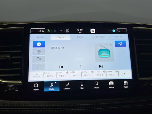 Used 2023 Chrysler Pacifica Limited w/ Uconnect Theater Family Group FWD image 31
