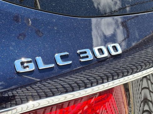 Used 2018 Mercedes-Benz GLC 300 4MATIC image 11