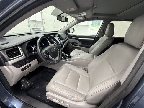 Used 2016 Toyota Highlander XLE AWD/4WD image 10
