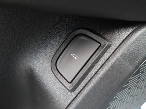 New 2025 Chevrolet Equinox LT w/ Convenience Package II image 12