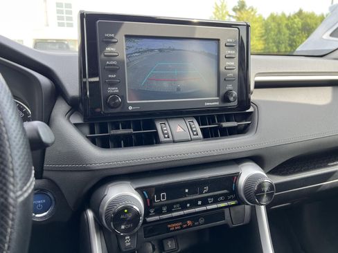 Used 2021 Toyota RAV4 XLE AWD/4WD image 12