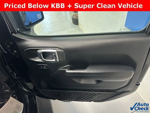 Used 2018 Jeep Wrangler Sport image 15