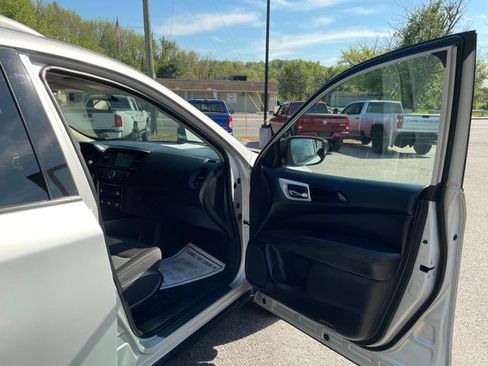 Used 2019 Nissan Pathfinder S AWD/4WD image 33