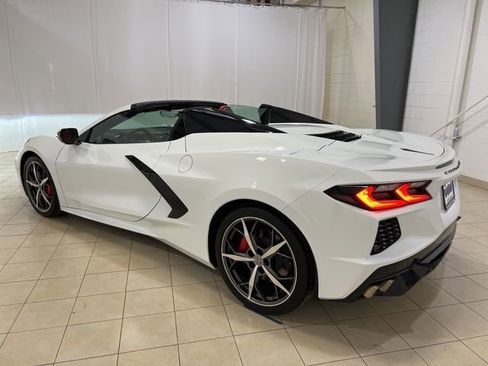 Used 2022 Chevrolet Corvette Stingray Convertible w/ 1LT image 3
