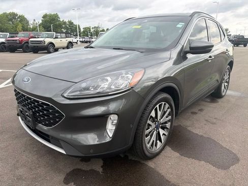 Used 2020 Ford Escape Titanium w/ Titanium Premium Package 2.0 AWD/4WD image 2