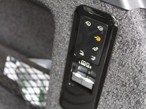 Used 2025 Land Rover Range Rover SE image 26