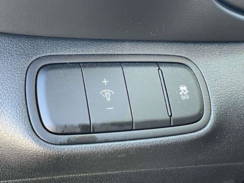 Certified 2025 Hyundai Venue Limited image 17