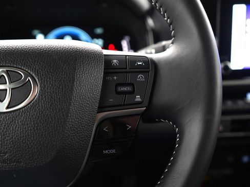 Used 2025 Toyota Camry SE image 25