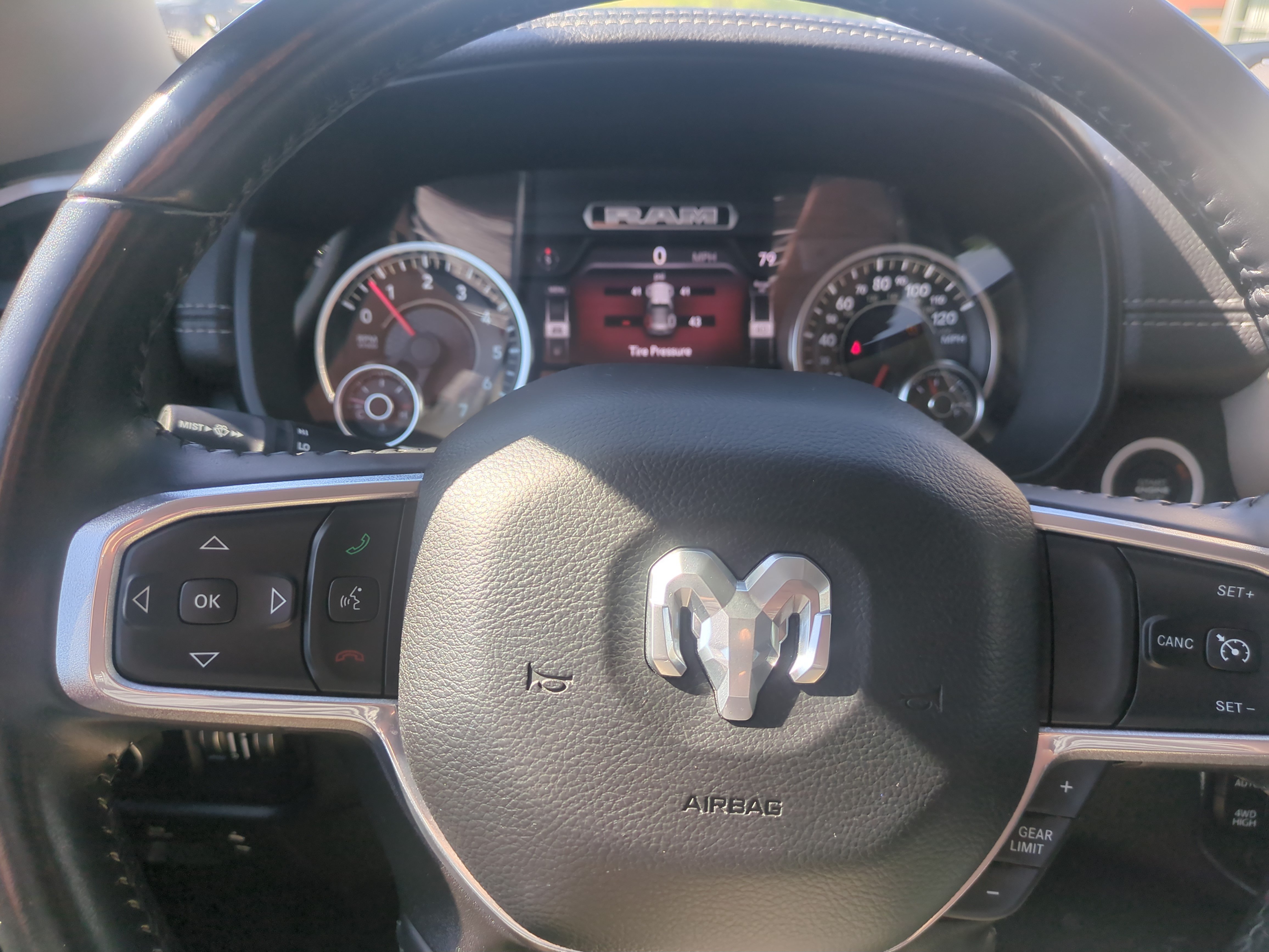 Used 2022 RAM 1500 Laramie AWD/4WD image 15