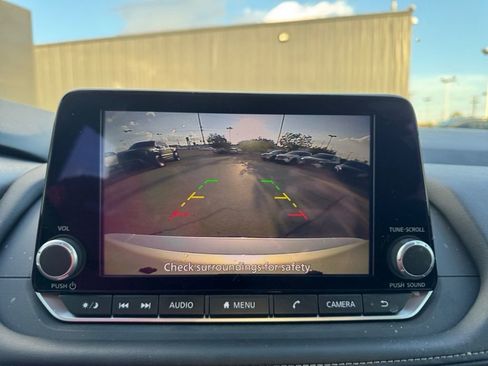 Used 2025 Nissan Rogue S image 25