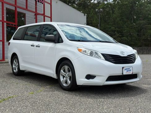 Used 2017 Toyota Sienna L FWD image 7