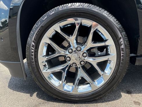 Used 2018 Cadillac Escalade Premium Luxury AWD/4WD image 13
