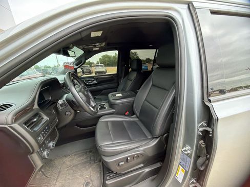 Used 2024 Chevrolet Tahoe Z71 w/ Luxury Package AWD/4WD image 24