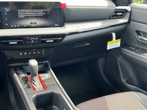 New 2026 Nissan Kicks SR AWD/4WD image 24