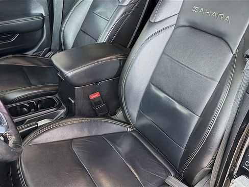 Used 2020 Jeep Wrangler Unlimited Sahara image 21