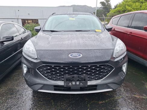 Used 2020 Ford Escape Titanium image 2