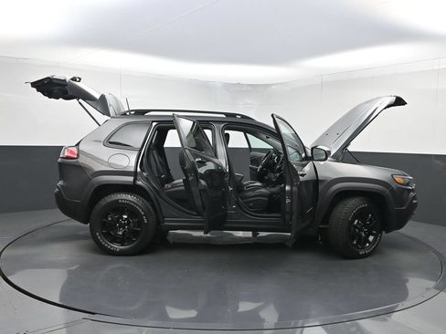 Used 2022 Jeep Cherokee Trailhawk w/ Premium Leather Package AWD/4WD image 35