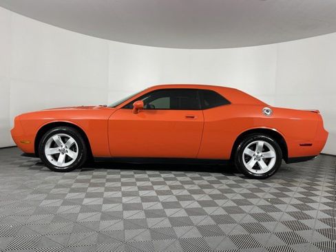 Used 2010 Dodge Challenger R/T RWD image 5