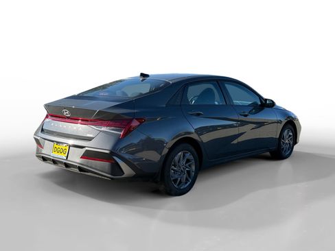New 2026 Hyundai Elantra Blue image 5